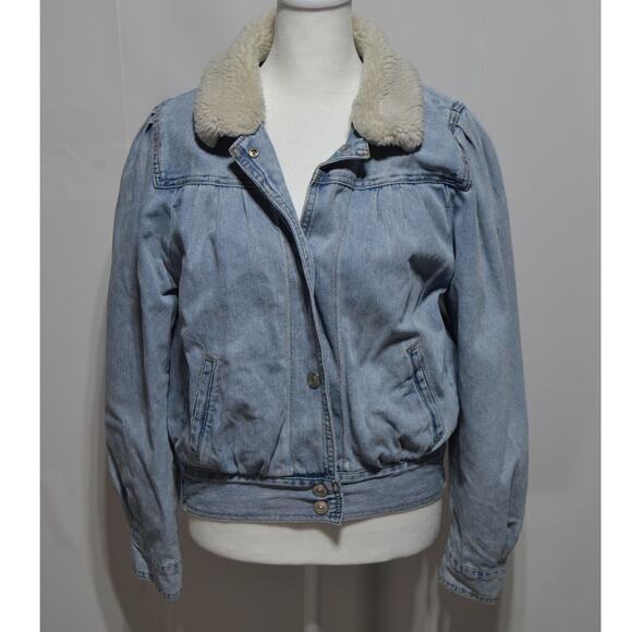 American Eagle Outfitters Woman's Jean Jacket with Fur Collar Size Small - Picture 1 of 9